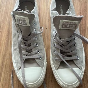 NWOT Converse lowtops size 11. Raffia Khaki canvas